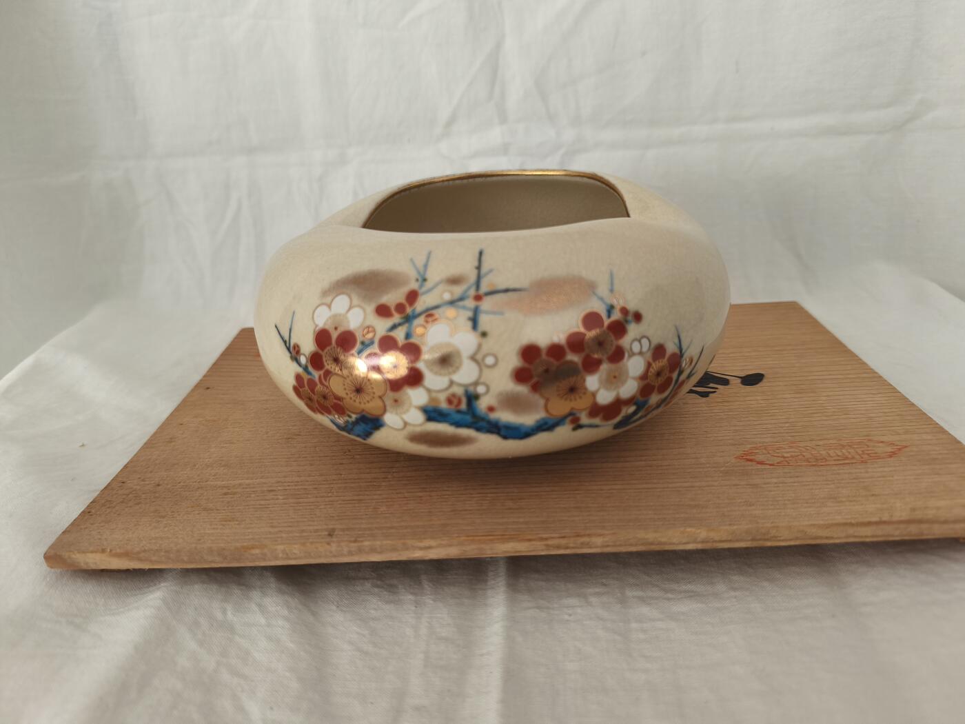 海外回流精品拍卖11.30 原盒全新日本烟皿花瓶套装