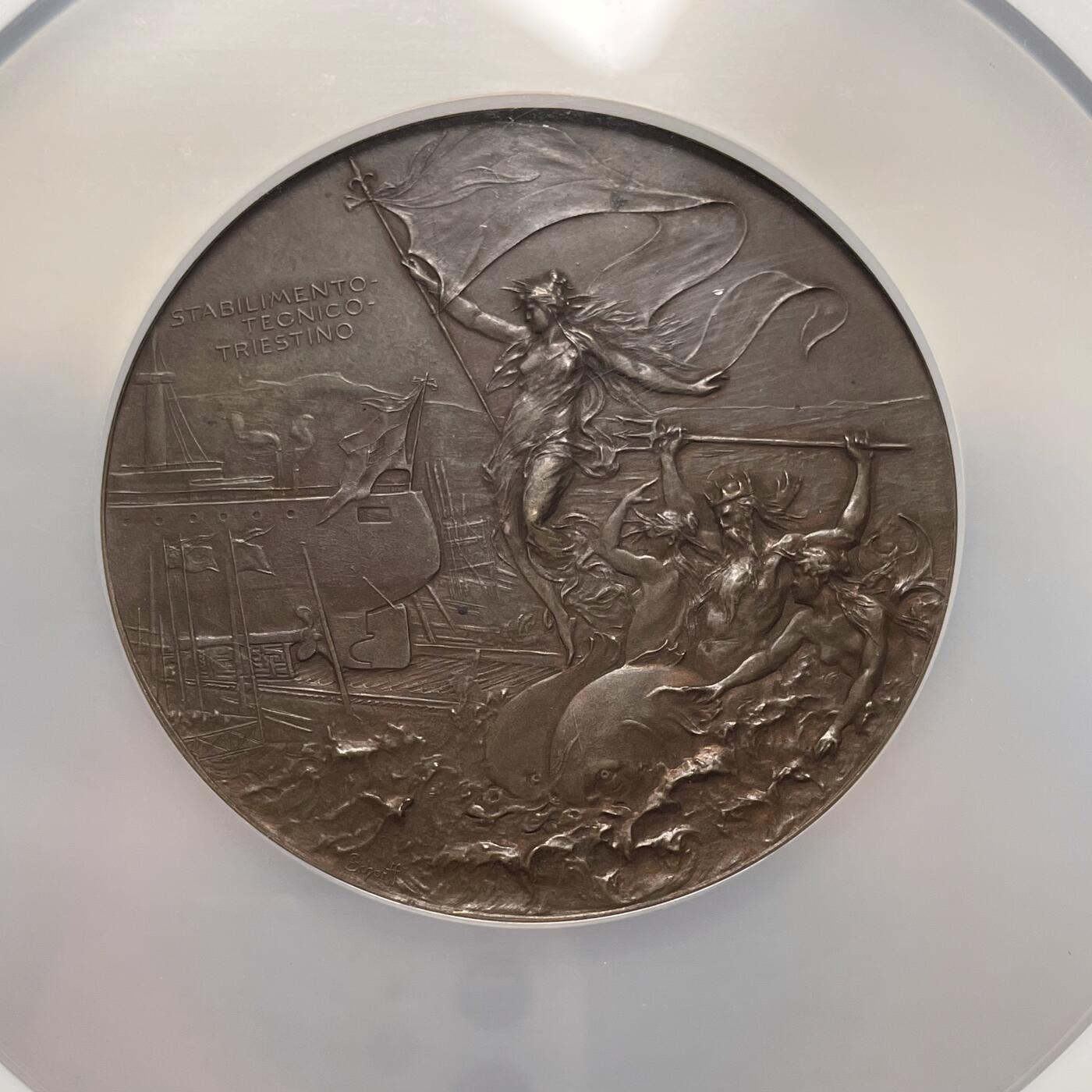 「木头集藏」章牌精品专场！ A.Scharff～1898年奥匈帝国’查理六世皇帝‘号巡洋舰在的里雅斯特港下水纪念大铜章，MS 63 BN，直径：58 mm，雕刻大师 安东·沙夫 作品，较少见，品相很不错！近期外拍价格不含税约2500。