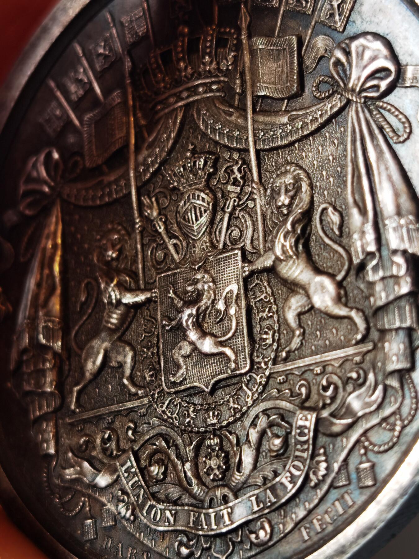 1831元比利时议员代表大银章，全世界仅有几百枚，曾是议员才持有的特殊身份和权力的银质纪念勋章