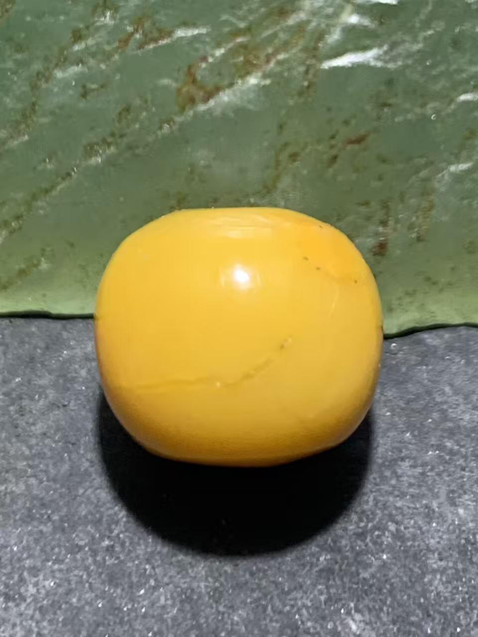 高玉化缅甸黄玉通货老形桶珠一颗！