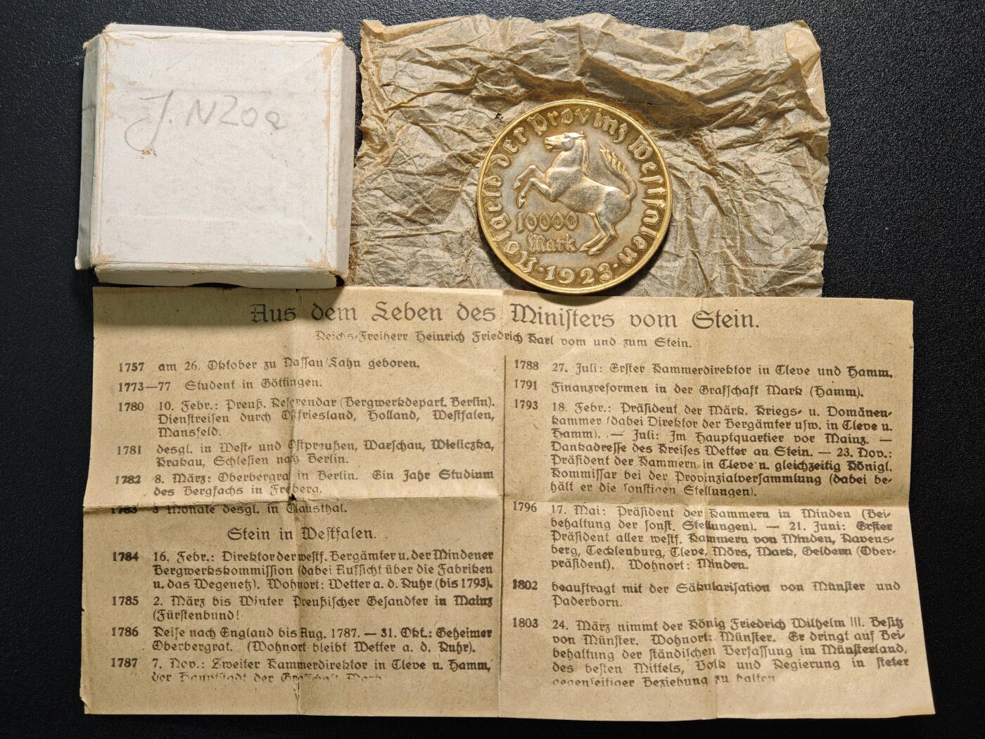 【德藏】世界币章拍卖第155期（拍品征集中~欢迎藏友联系） 1923年 德国德紧威斯特法伦10000马克镀金大马币 原盒原说明 全套包装非常少见 直径约：44.5mm；重约：31.5g