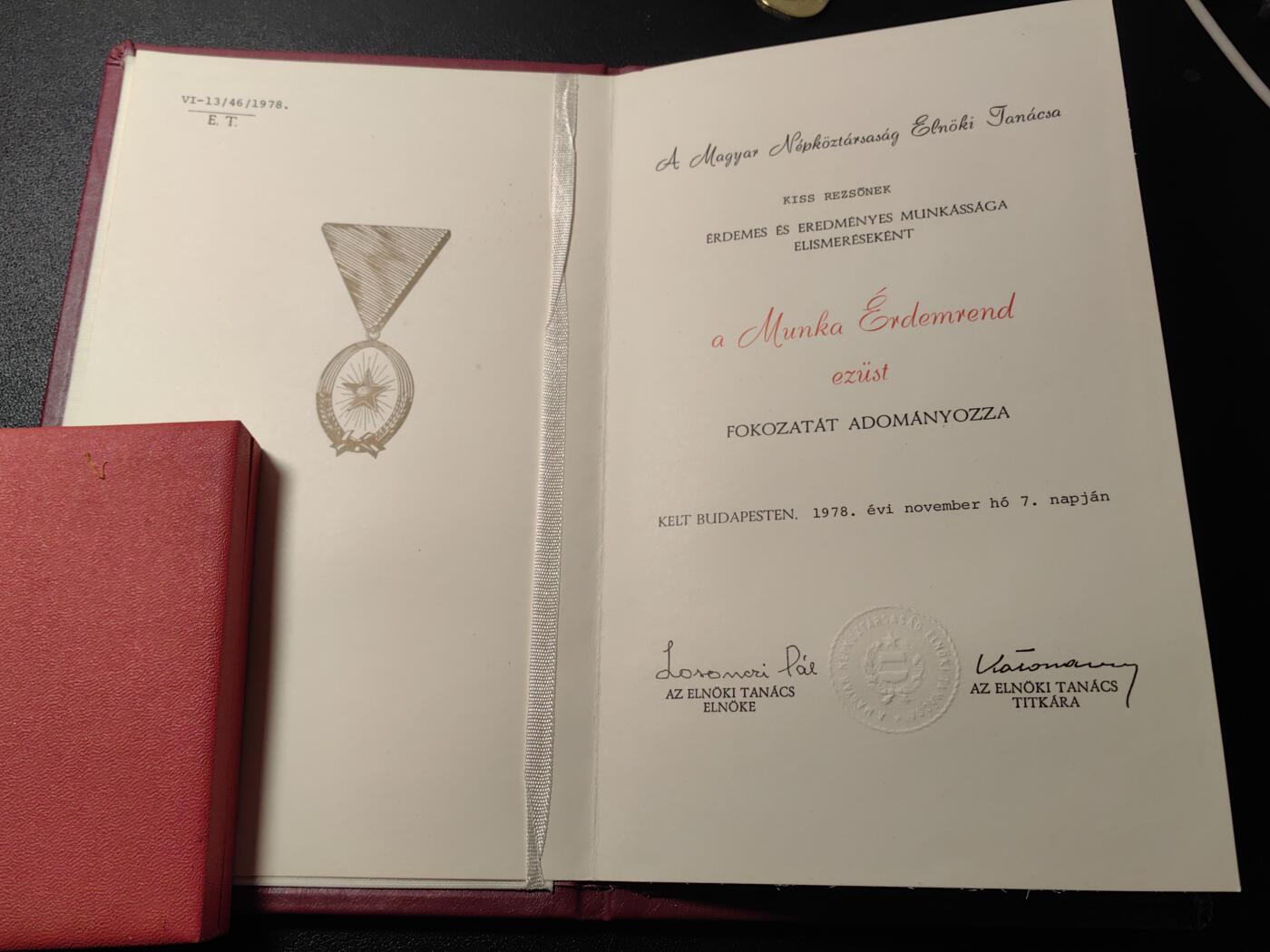 靖甫拍卖第十二场 匈牙利银级劳动勋章 豪华封皮大证书