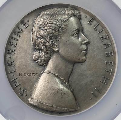 万国钱币拍卖第056期 - NGC MS63 1953年英国伊丽莎白二世加冕礼纪念大银章 年轻的伊丽莎白二世非常漂亮 背面温莎城堡景观 少见品种 72MM 210G大规格收藏级