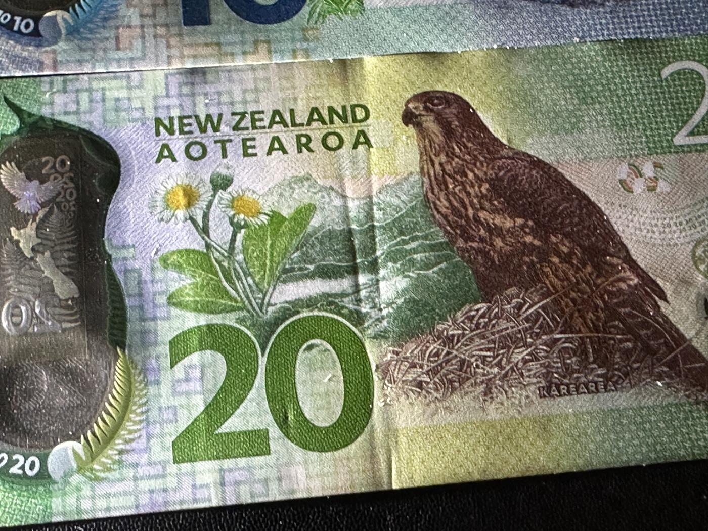 《外钞收藏家》第五百八十八期（优质场）（本平台长期征集拍品、欢迎藏友们联系合作） 新西兰新版塑料钞5/10/20元3张一套	UNC 20有点压痕