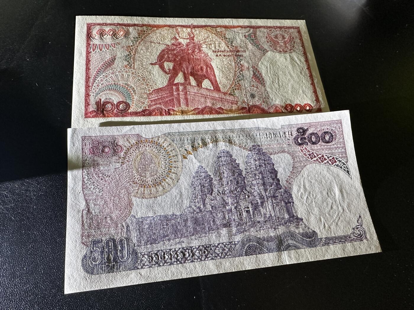 《外钞收藏家》第五百八十八期（优质场）（本平台长期征集拍品、欢迎藏友们联系合作） 泰国1978年100泰铢+1975-86年500泰铢一对	UNC 500有轻微压痕