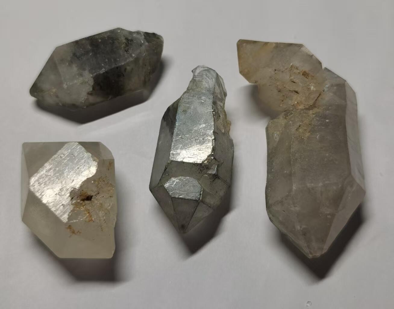 七河·世界钱币杂件水晶矿标小拍（总第29期） 藏家出品 X600 云贵闪灵水晶一组约 100 克 本件拍品由合作藏家负责邮寄