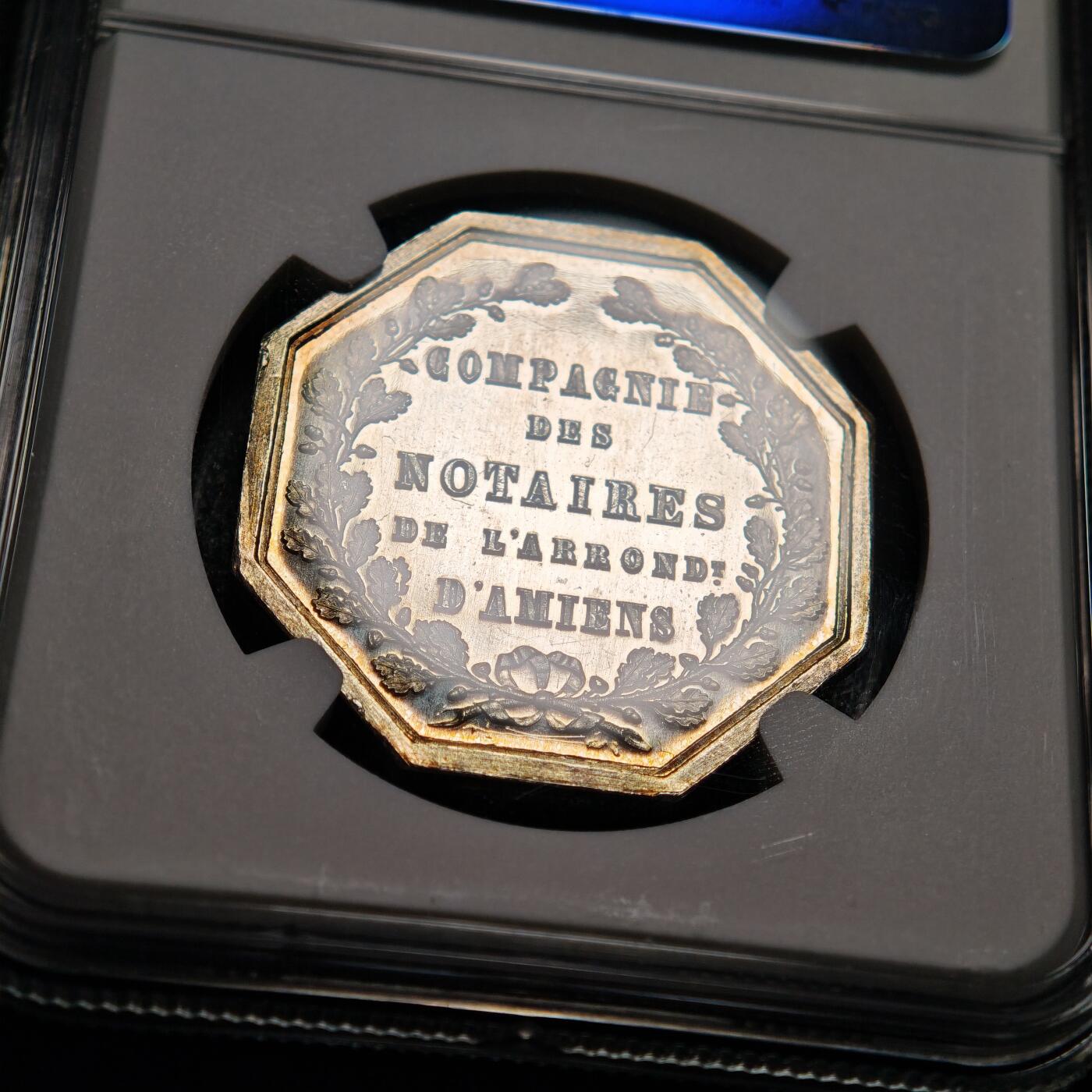 【德藏】世界币章拍卖第155期（拍品征集中~欢迎藏友联系） 1854年 法国亚眠公证处纪念银章八角代用币 NGC MS65 类镜面底板 原光极强