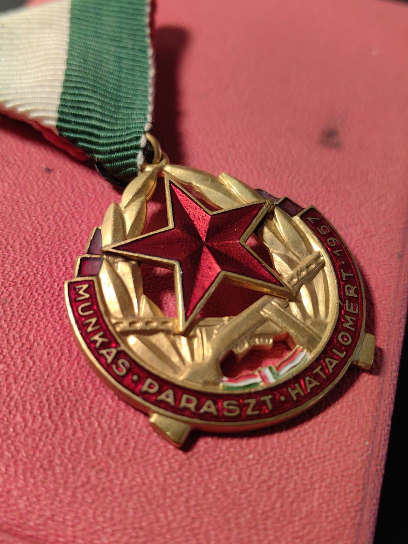 靖甫拍卖第十二场 匈牙利恢复工农秩序奖章（平叛章）