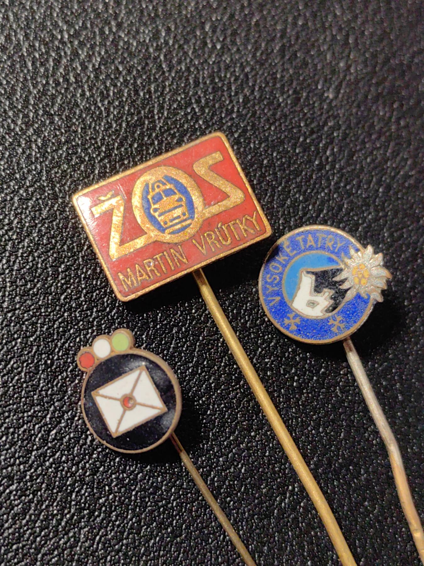 靖甫拍卖第十二场 铜珐琅徽章三枚