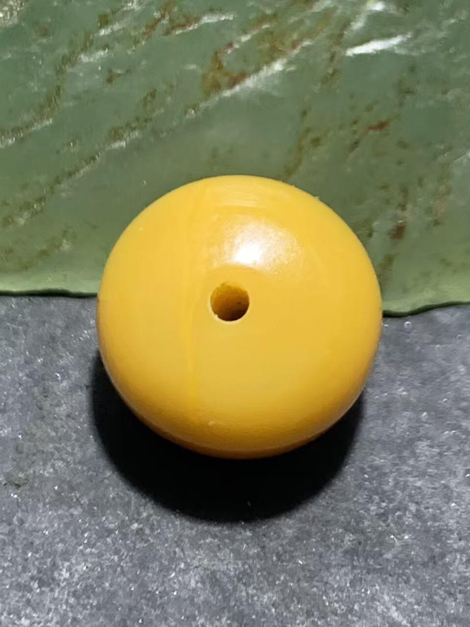 高玉化缅甸黄玉通货老形桶珠一颗！