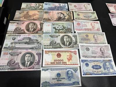 《外钞收藏家》第五百八十八期（优质场）（本平台长期征集拍品、欢迎藏友们联系合作） - 朝鲜上一版本9张+越南纸钞版本8张两套（胡爷爷与金爷爷）	UNC 越南有几张轻微潮