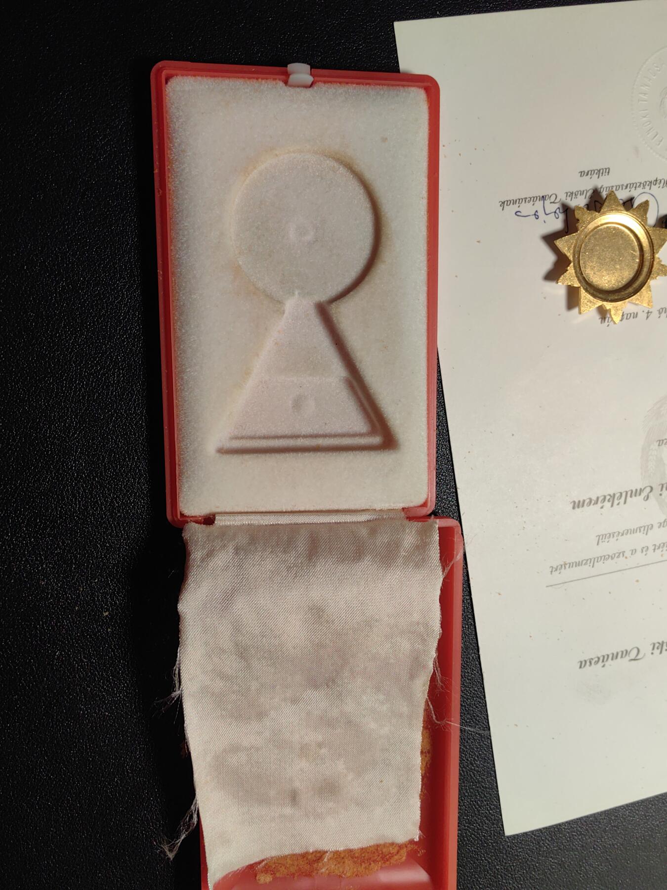 靖甫拍卖第十二场 匈牙利战胜德国25周年奖章原盒带证