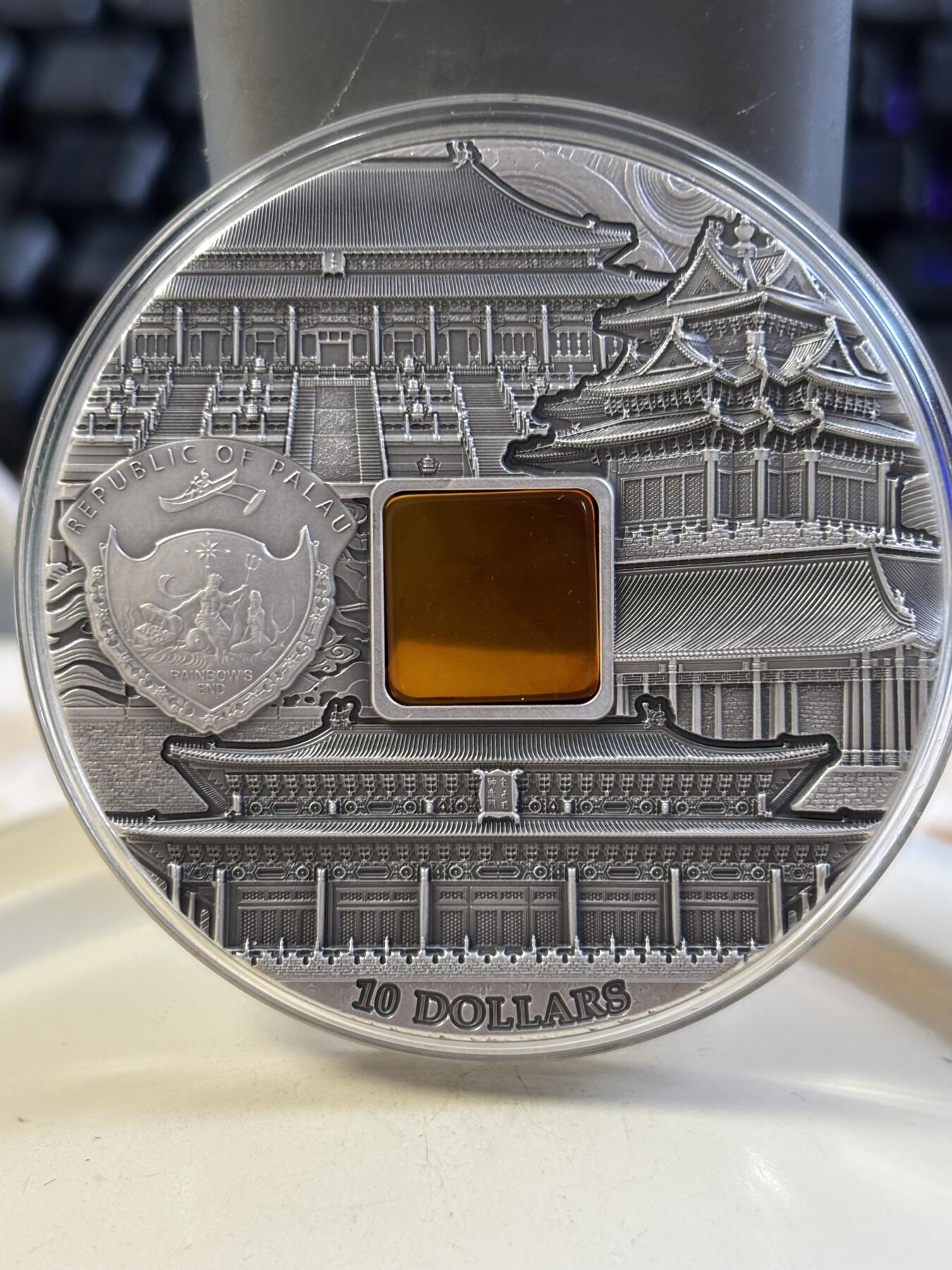 第183期拍卖 帕劳2015年镶琥珀建筑系列紫禁城2盎司仿古银币，999银，发行999枚