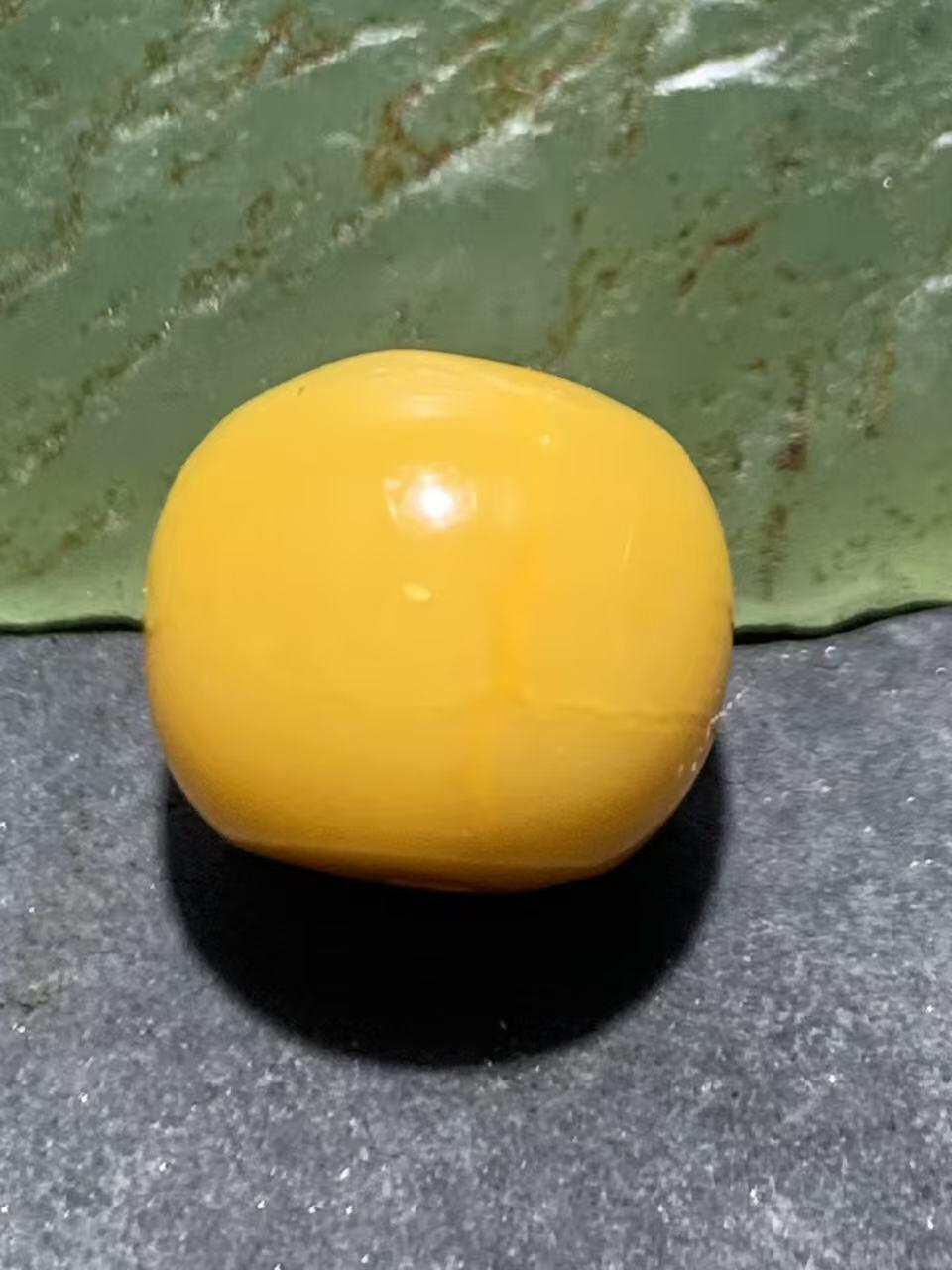 高玉化缅甸黄玉通货老形桶珠一颗！