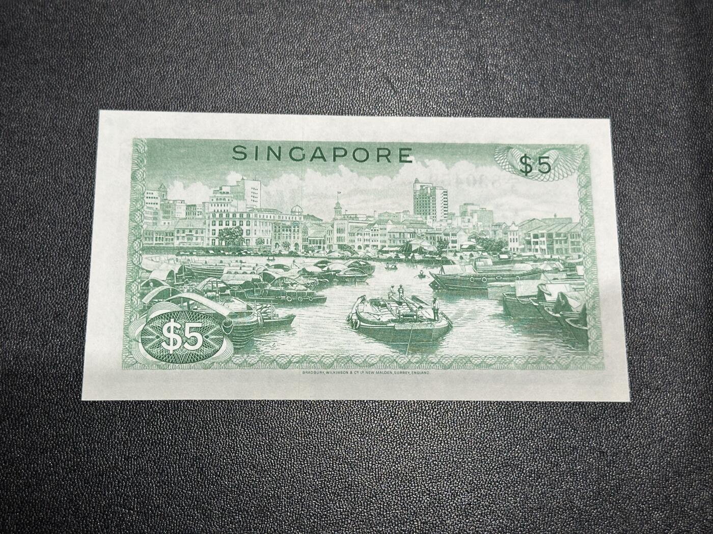 《外钞收藏家》第五百八十八期（优质场）（本平台长期征集拍品、欢迎藏友们联系合作） 新加坡花版5元 基本全新轻微不绝