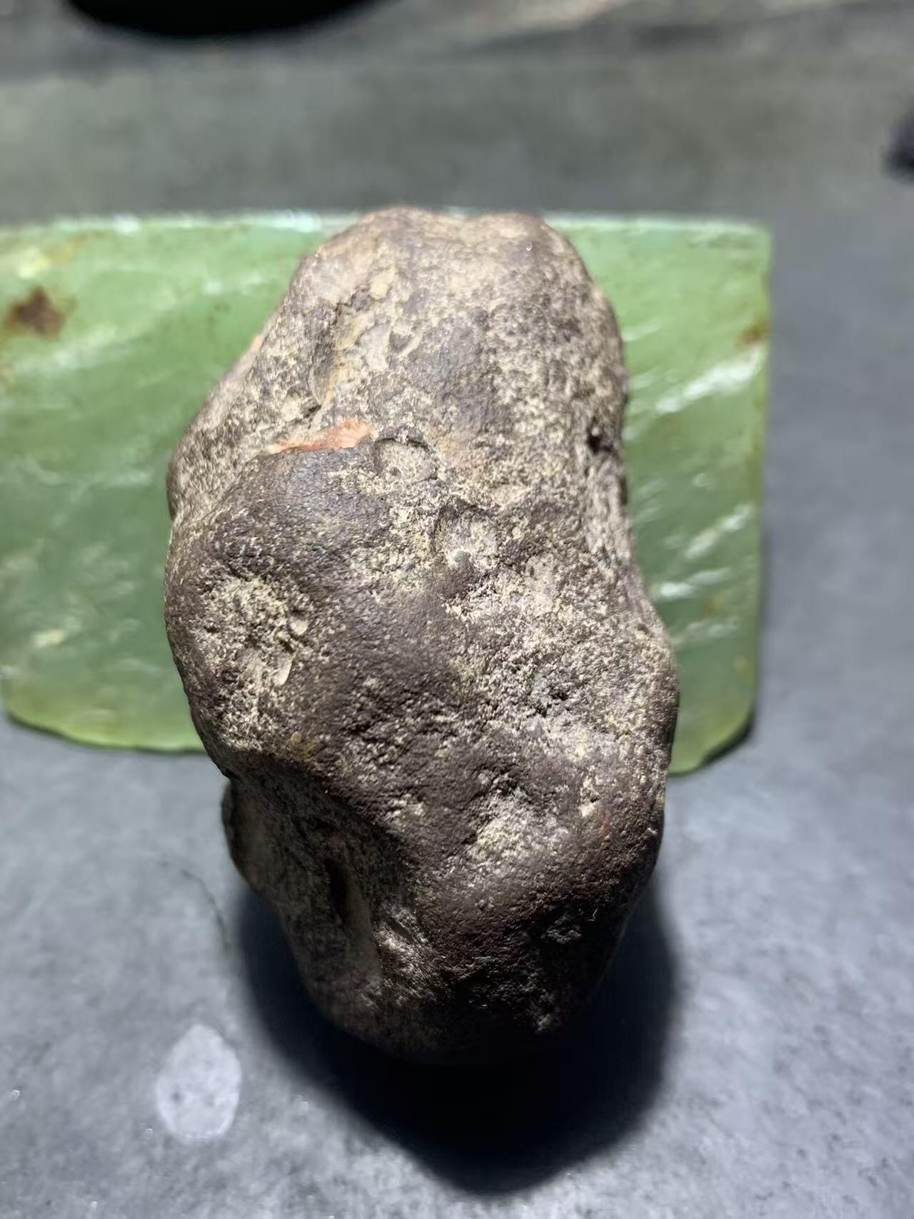 精美南红玛瑙原石伴生矿红碧石开窗料原石一颗，