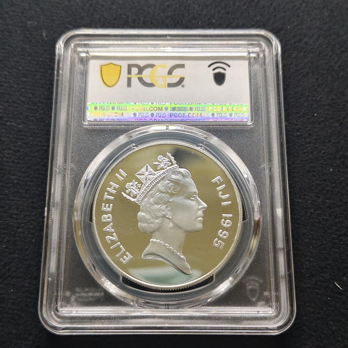 【全场包邮】纯粹捡漏拍481场（免费代拍第18场） 斐济1995年10元女王母亲伊丽莎白皇太后纪念系列移居白金汉宫精制克朗型纪念银币-PCGS PR67 DCAM