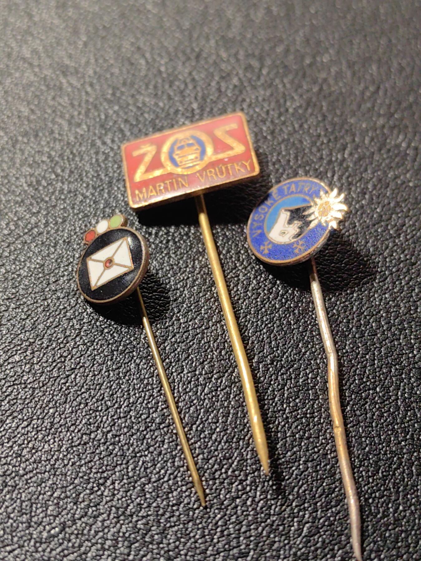 靖甫拍卖第十二场 铜珐琅徽章三枚