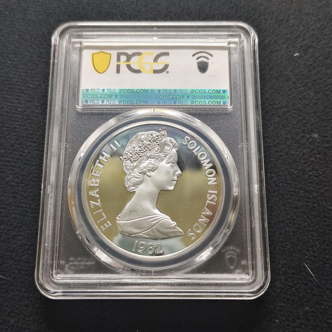 【全场包邮】纯粹捡漏拍481场（免费代拍第18场） 【稀少】所罗门群岛1982年5元瓜岛战役精制克朗型纪念银币-量1368-PCGS PR67 DCAM