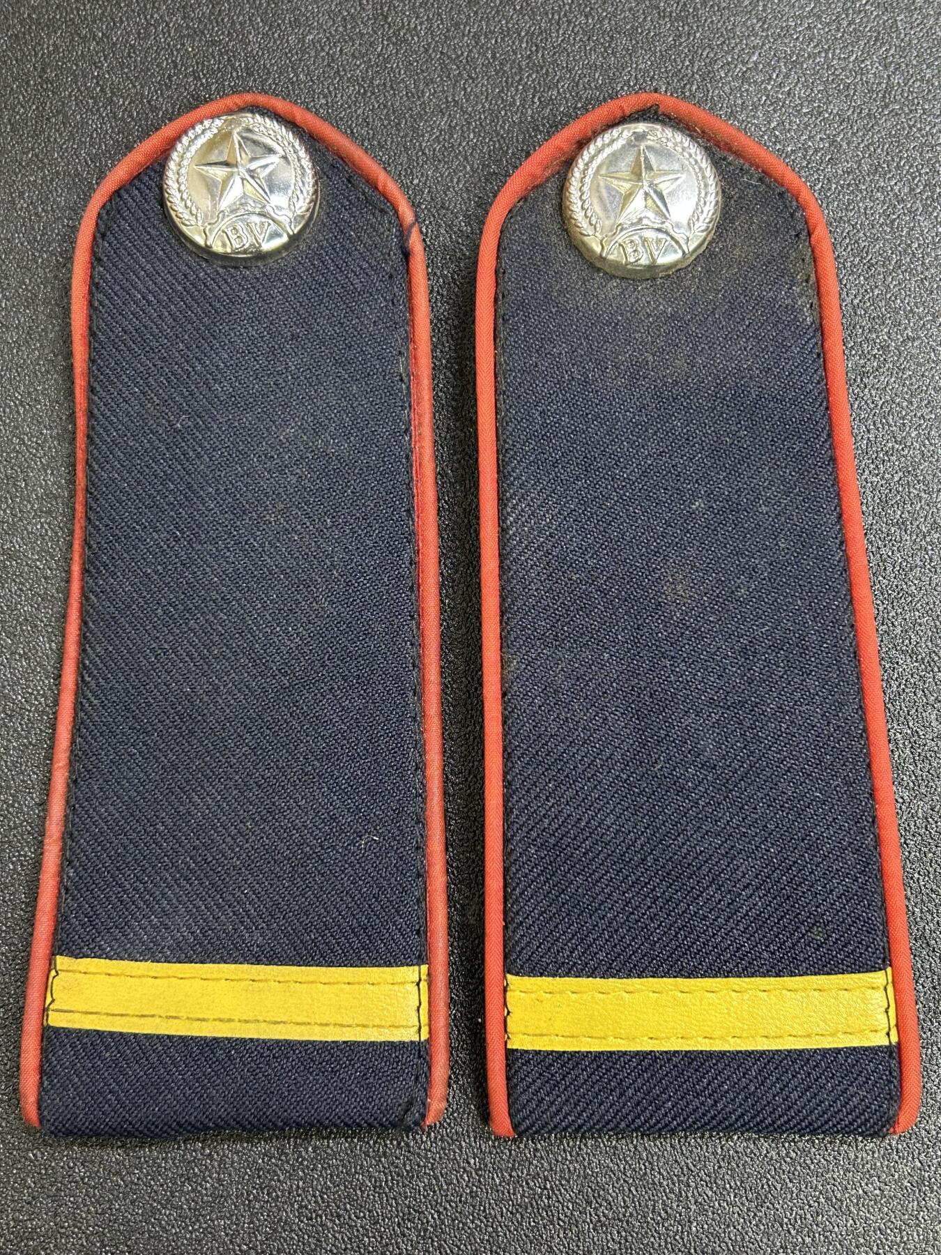 西秦中古拍卖第六十七期 越南三级保卫肩章