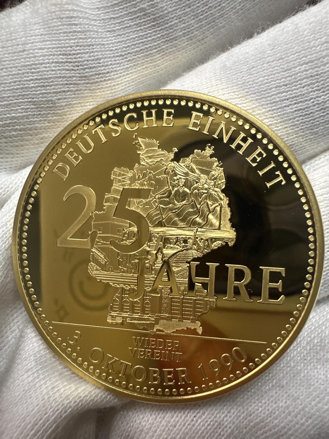 12.4铜章专场 2015年德国统一25周年 精致高浮雕镀金铜章 40mm