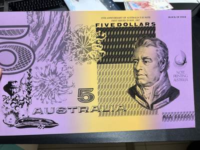 《外钞收藏家》第五百八十八期（优质场）（本平台长期征集拍品、欢迎藏友们联系合作） - 1967-1992年澳大利亚纸币发行25周年 5元 加盖纪念钞 四连体 全新带册子