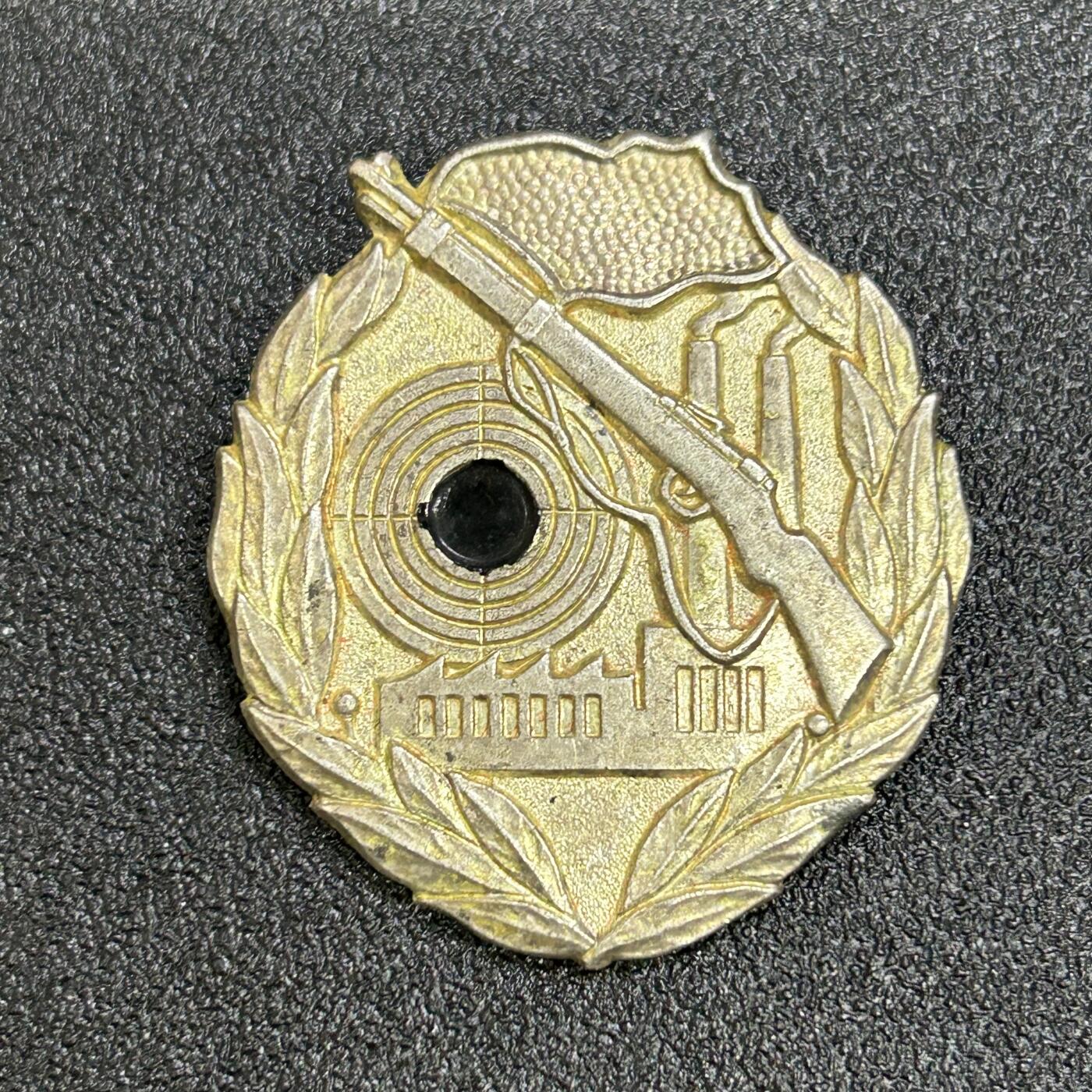 西秦中古拍卖第六十七期 东德工人阶级战斗队银级射击奖章