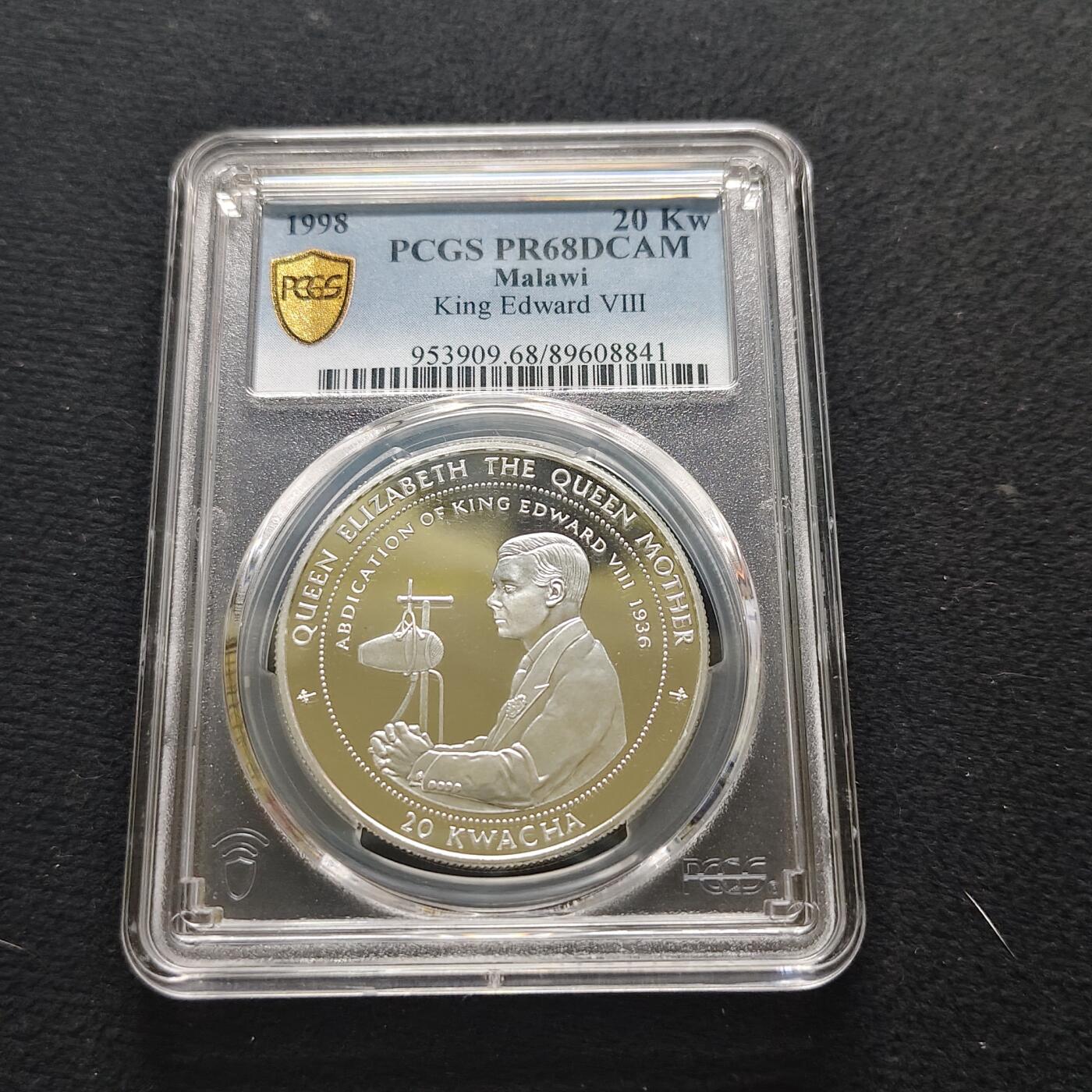 【全场包邮】纯粹捡漏拍481场（免费代拍第18场） 马拉维1998年20克瓦查女王母亲伊丽莎白皇太后纪念系列爱德华八世退位精制克朗型纪念银币-PCGS PR68 DCAM