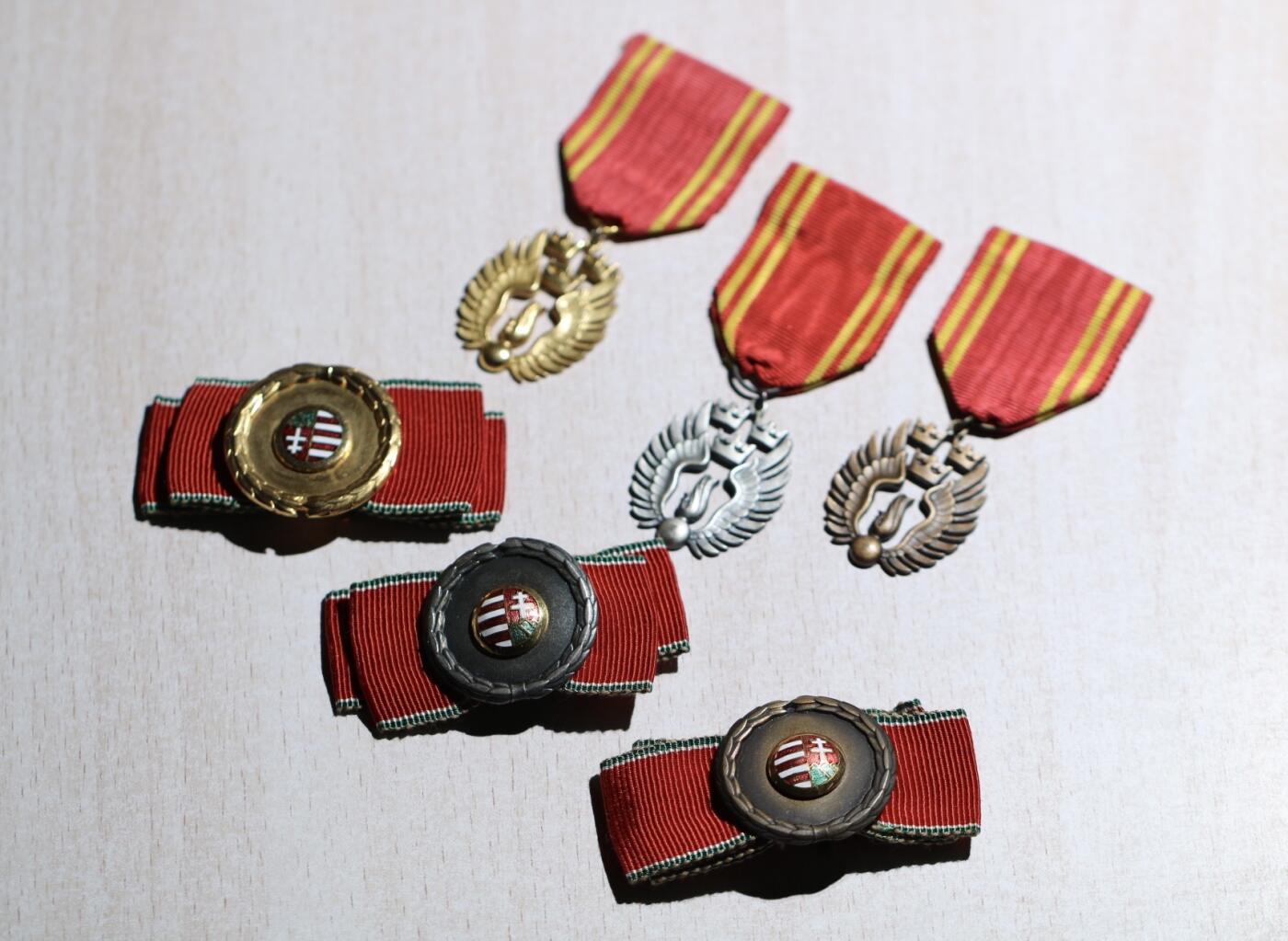 大猫徽章拍卖 第283期 二战瑞典国土防空卫士1.2级银镀金（有银标）3金铜，匈牙利军事优秀奖章金银铜级奖章珐琅镀金镀银。