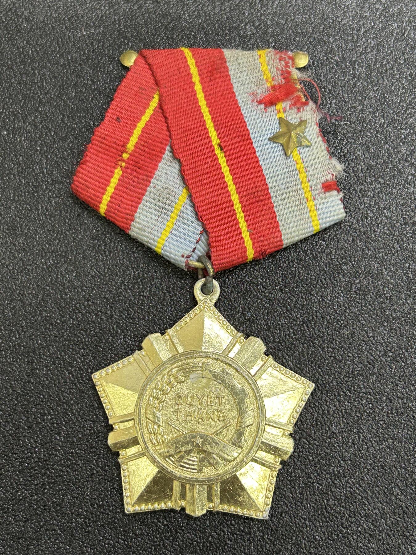 西秦中古拍卖第六十七期 越南南方民族放放阵线二级决胜勋章 少见