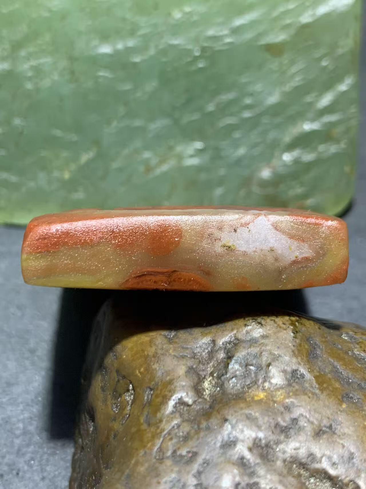 精美亚光北漂战国红玛瑙手工俏色巧雕一心向佛意境牌子吊坠一颗！