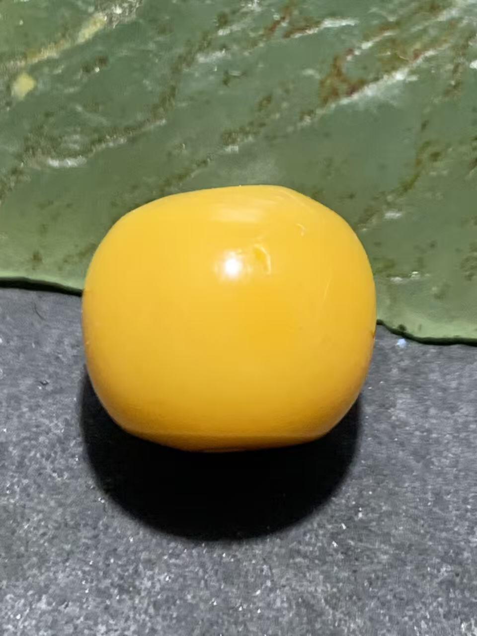 高玉化缅甸黄玉通货老形桶珠一颗！