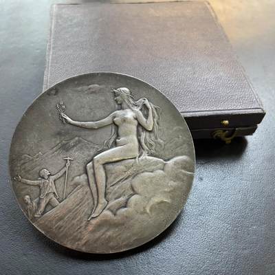 「木头集藏」章牌精品专场！ - D.Dupuis～法国阿尔卑斯俱乐部摄影比赛原盒银奖章，直径：64mm，113g，边铭：丰饶角 ARGENT，名家少见作品！