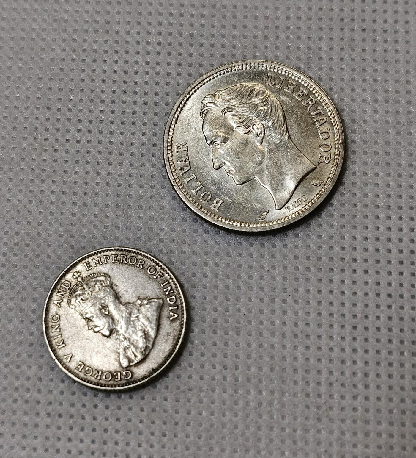 甄臻铺-世界币章拍卖（第40期）送拍享返佣金等优惠多多 银币两枚委内瑞拉5L银币unc品相和1927年乔治五世光品海峡十分