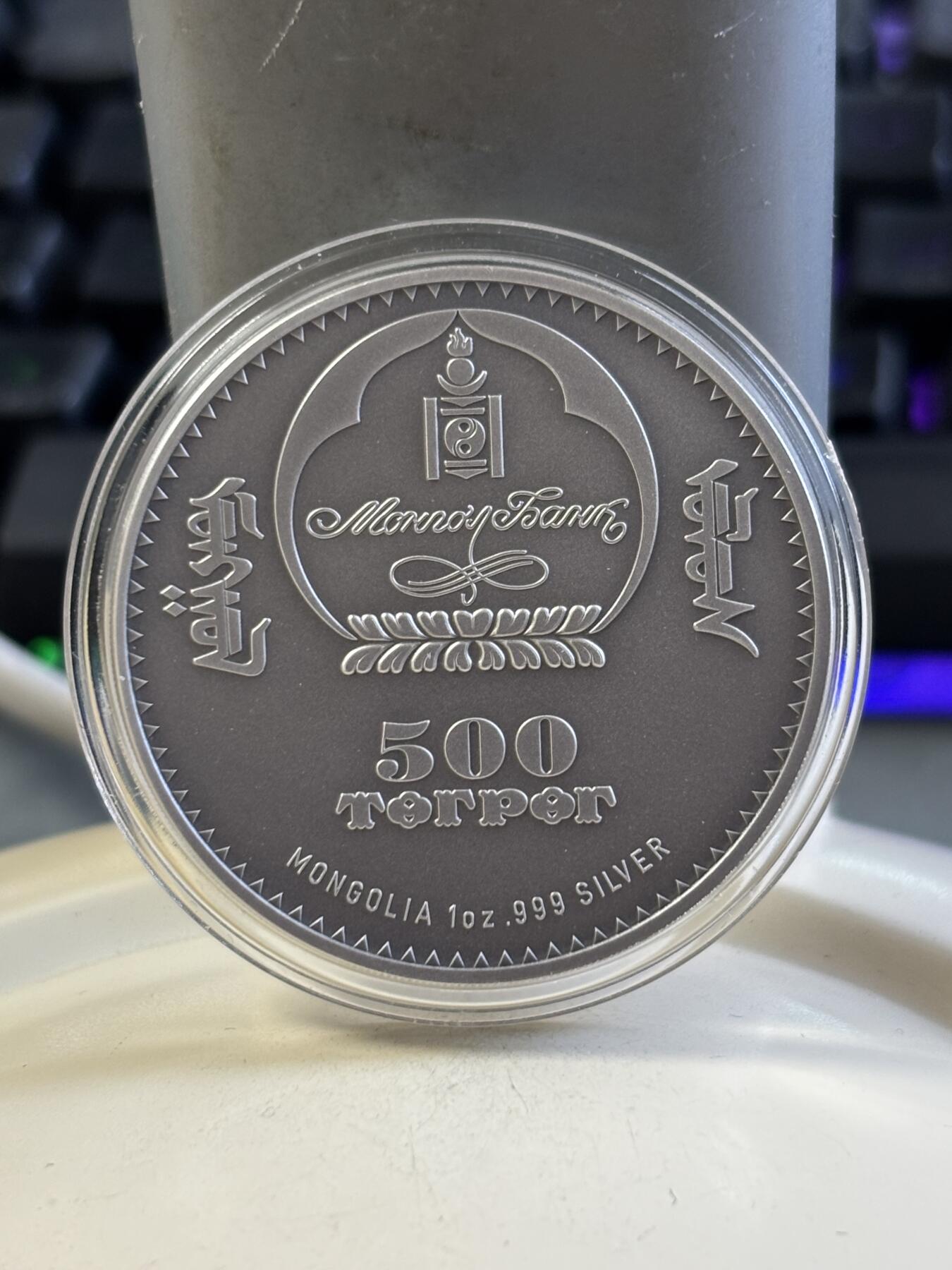 第183期拍卖 蒙古2017年草原动物紫貂仿古镶嵌水晶1盎司银币，999银看，发行2500枚,塑料盒有破，