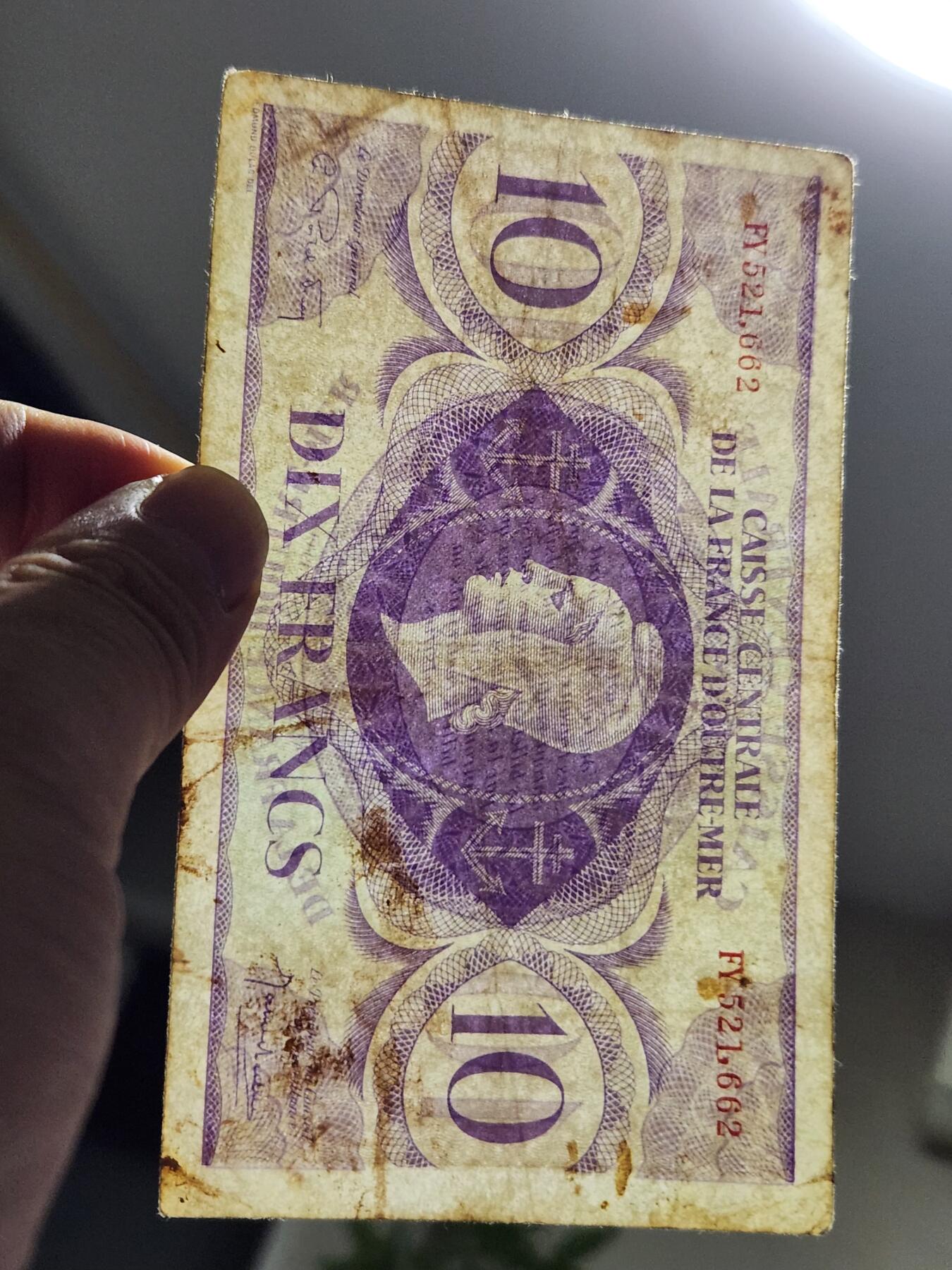 11月28号晚上8点 外国纸币自动截拍第64场 法属赤道非洲1944年10法郎 女神玛丽安娜 稀少