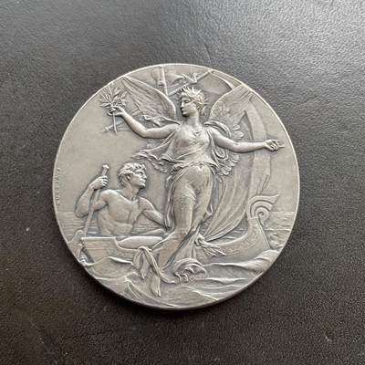 「木头集藏」章牌精品专场！ - F.Vernon～法国游艇联盟银章 ，直径：50mm，66 g，边铭：丰饶角 ARGENT，雕刻大师韦尔农经典热门作品。这枚是1890年代发行的初铸版本，非常难得。这款银章更常见的是背面铭文为“法国游艇俱乐部”的版本，发行年代较晚并且多次重铸。