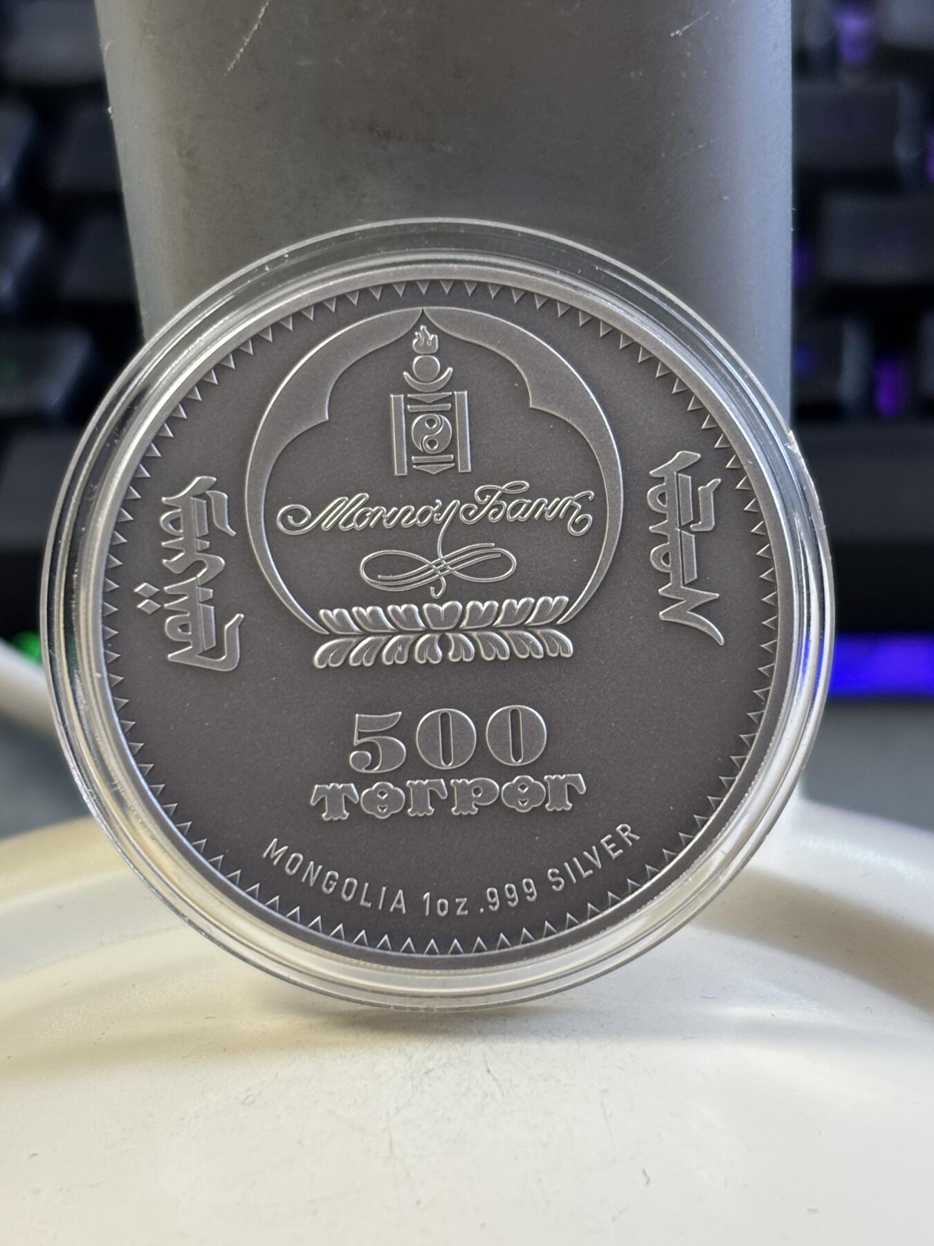 第183期拍卖 蒙古2017年草原动物紫貂仿古镶嵌水晶1盎司银币，999银看，发行2500枚,塑料盒有破，