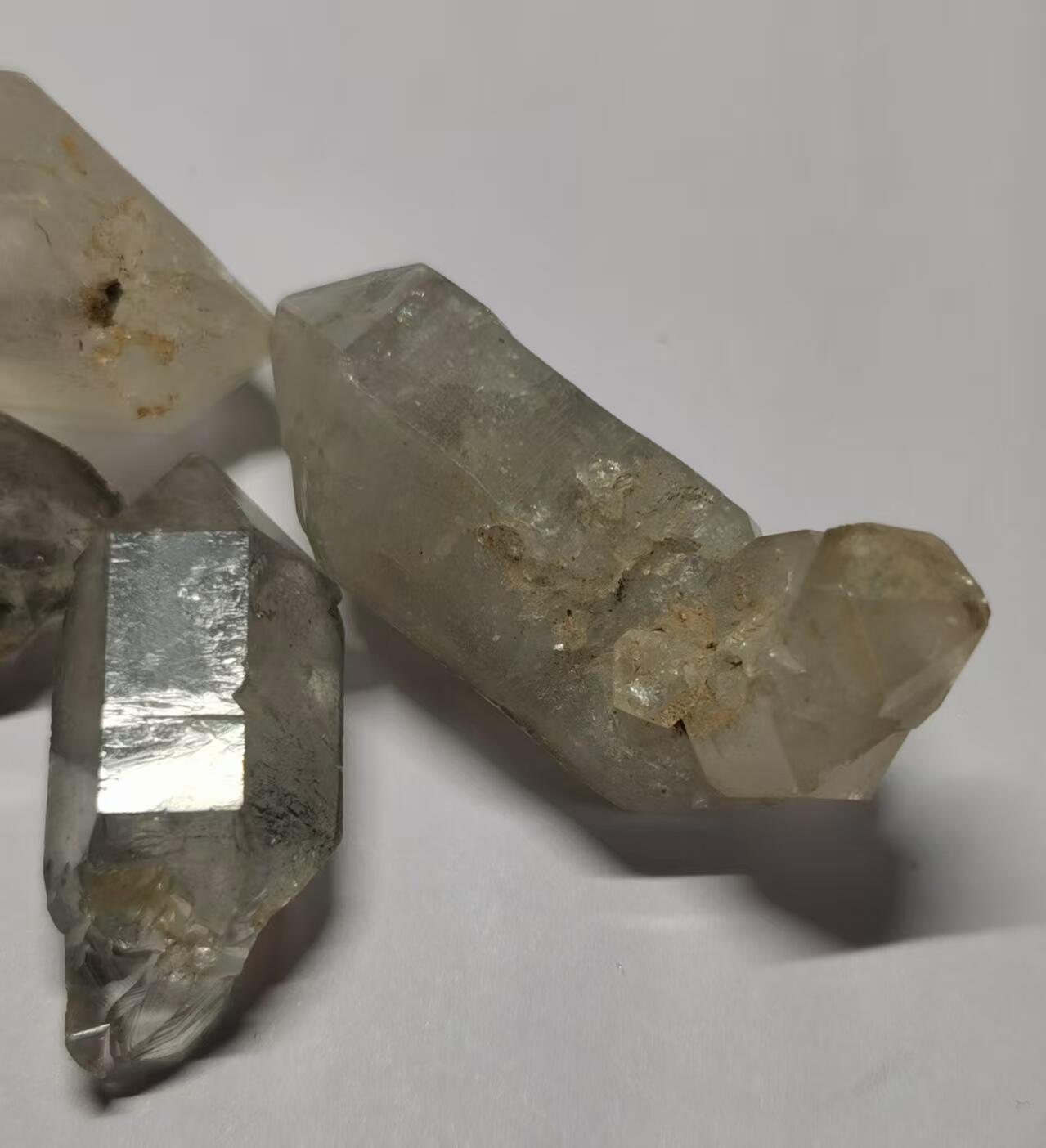 七河·世界钱币杂件水晶矿标小拍（总第29期） 藏家出品 X600 云贵闪灵水晶一组约 100 克 本件拍品由合作藏家负责邮寄