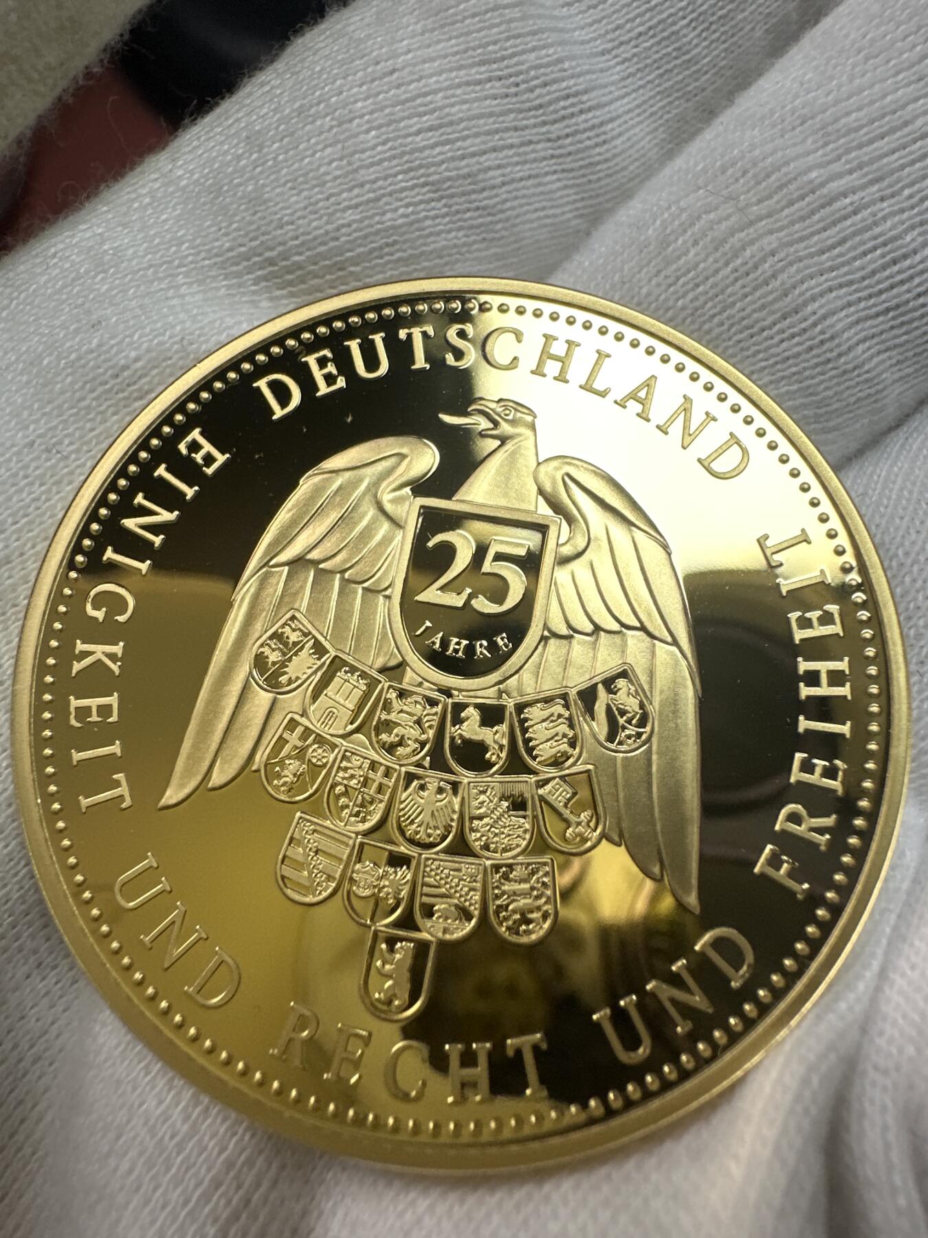 12.4铜章专场 2015年德国统一25周年 精致高浮雕镀金铜章 40mm