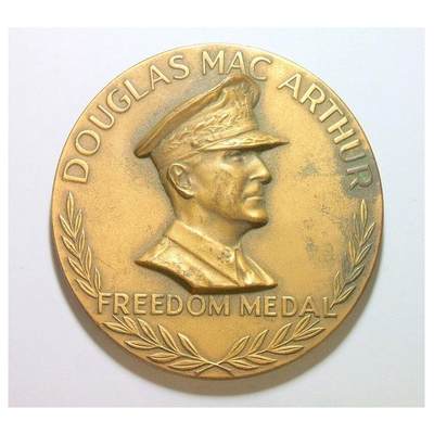 【艺术】美国艺术大章 二战英雄五星上将麦克阿瑟 高浮雕精制超大铜章 78MM 186克 - 【艺术】美国艺术大章 二战英雄五星上将麦克阿瑟 高浮雕精制超大铜章 78MM 186克
