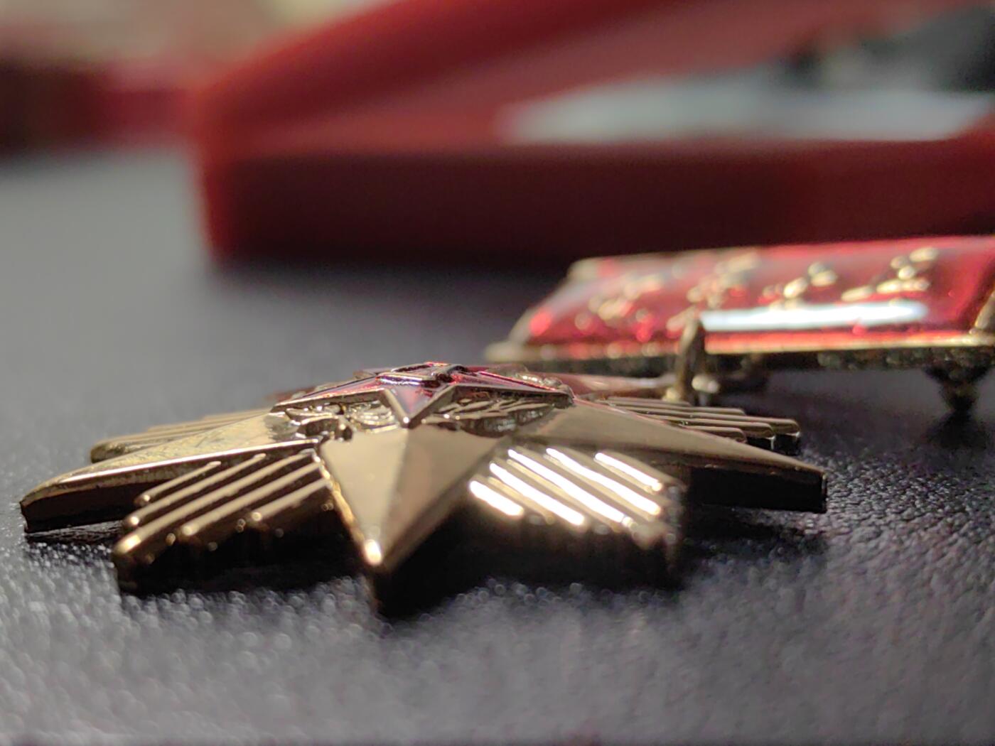 靖甫拍卖第十二场 苏联优秀士兵奖章带原盒 章体铜质