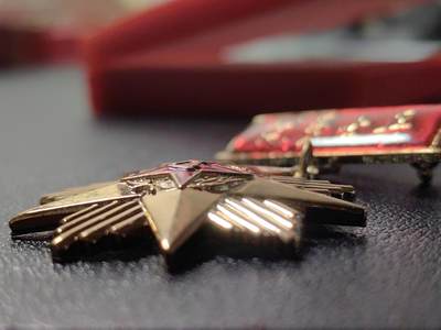 靖甫拍卖第十二场 - 苏联优秀士兵奖章带原盒 章体铜质