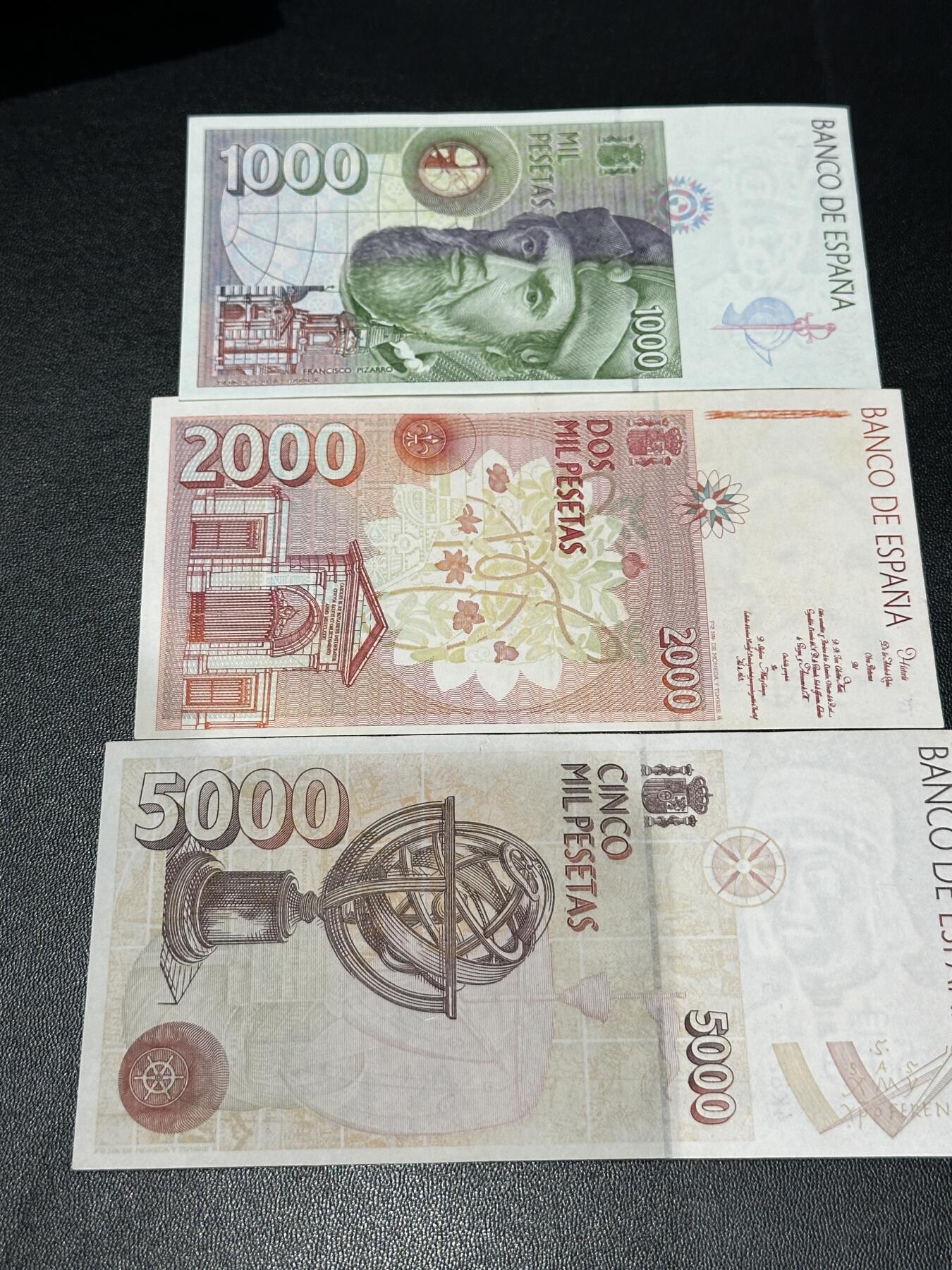 《外钞收藏家》第五百八十八期（优质场）（本平台长期征集拍品、欢迎藏友们联系合作） 西班牙末版三张小套（1000、2000比塞塔UNC，5000比塞塔AU品）	UNC+AU