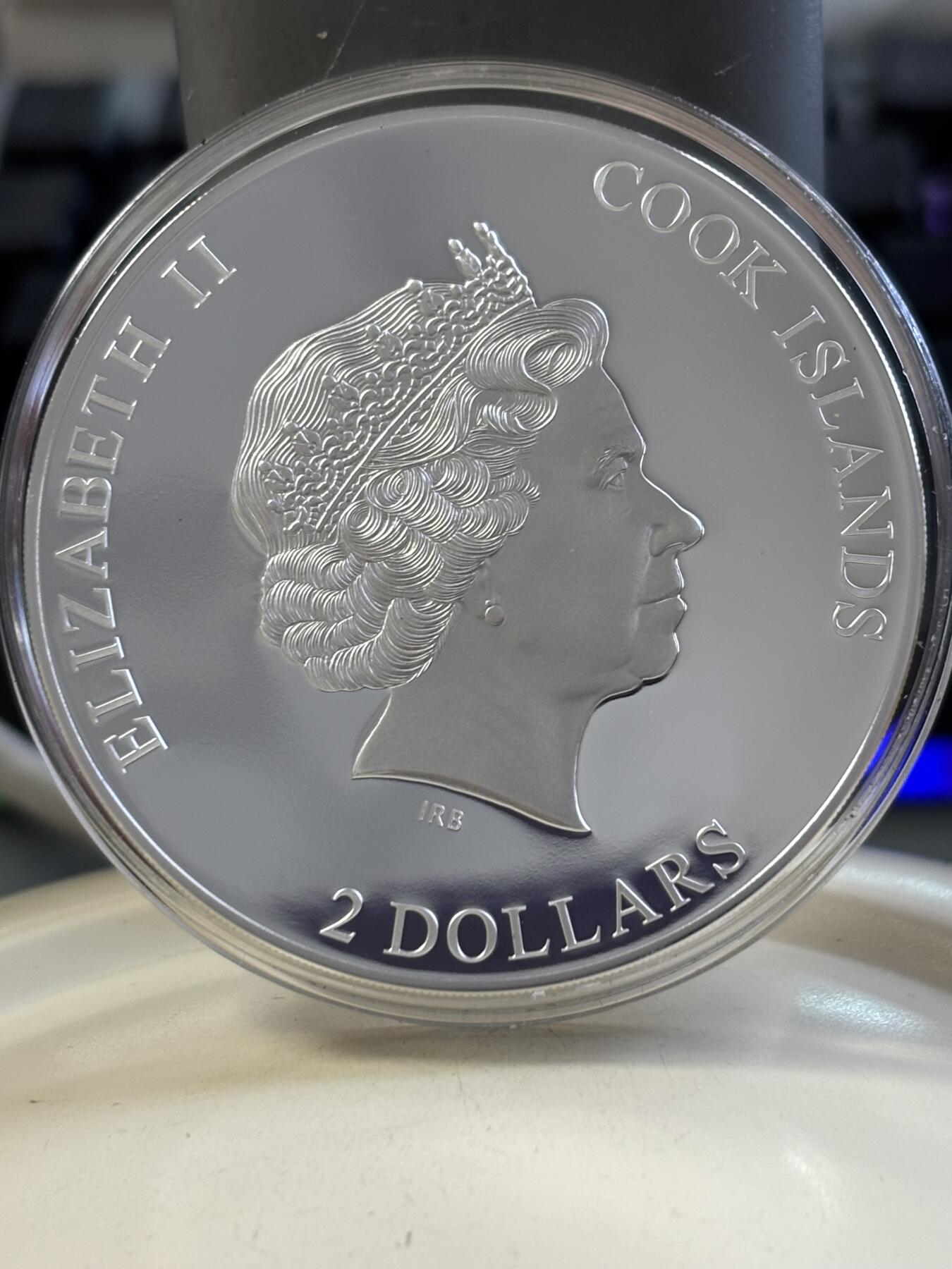 第183期拍卖 库克2016镜中花艺术首枚花卉镶手工纸花薄片银币带盒无证书，999银，1/2盎司，发行999枚