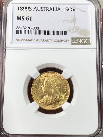 万国钱币拍卖第056期 - NGC MS61 1899年英属澳大利亚维多利亚女皇披纱马剑索维林金币 极美金光 马剑面有明显类镜面质感 7.98g 917金