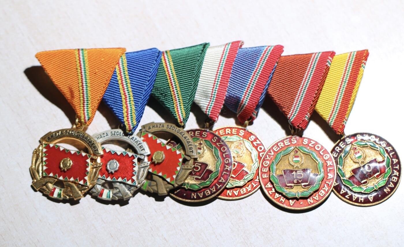 大猫徽章拍卖 第283期 匈牙利🇭🇺服役奖章一组