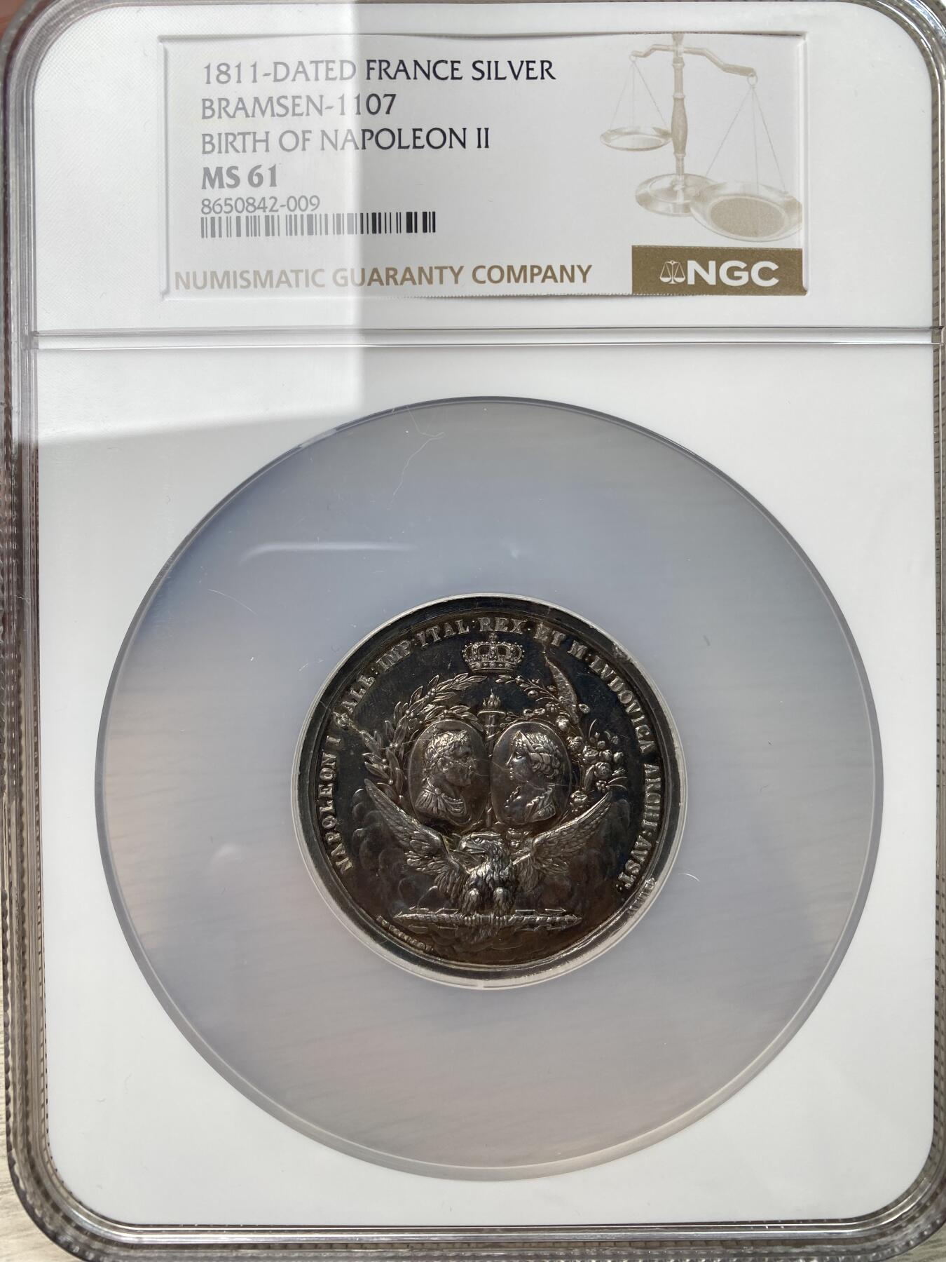 万国钱币拍卖第056期 NGC MS61 1811年法国拿破仑一世皇子拿破仑·弗朗索瓦·约瑟夫·查尔斯罗马王诞生纪念大银章 49.33MM 34.33G大规格罕见设计繁复华丽 深五彩加持收藏级 NGC唯一冠军分