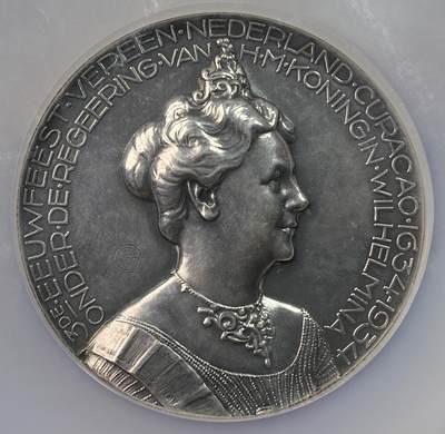 万国钱币拍卖第056期 - NGC MS62 1934年荷兰王国威廉敏娜女王纪念荷兰与库拉索联盟纪念大银章 罕见的荷兰王国殖民地威廉敏娜时期高浮雕大银章 “海上马车夫”荷兰三帆战船饱满雄伟 罕见60MM大规格顶级收藏品