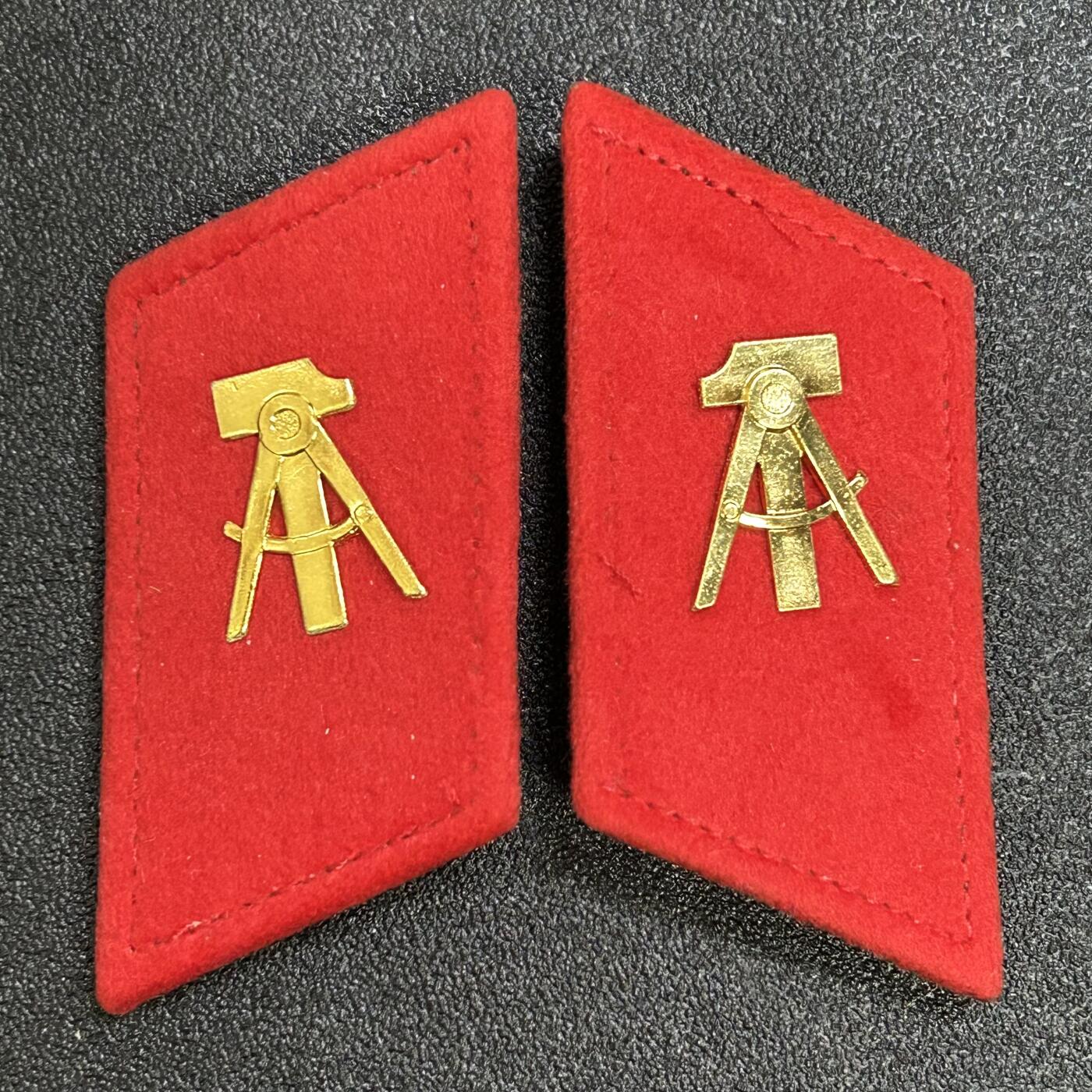 西秦中古拍卖第六十七期 越南人民军技术兵领章 